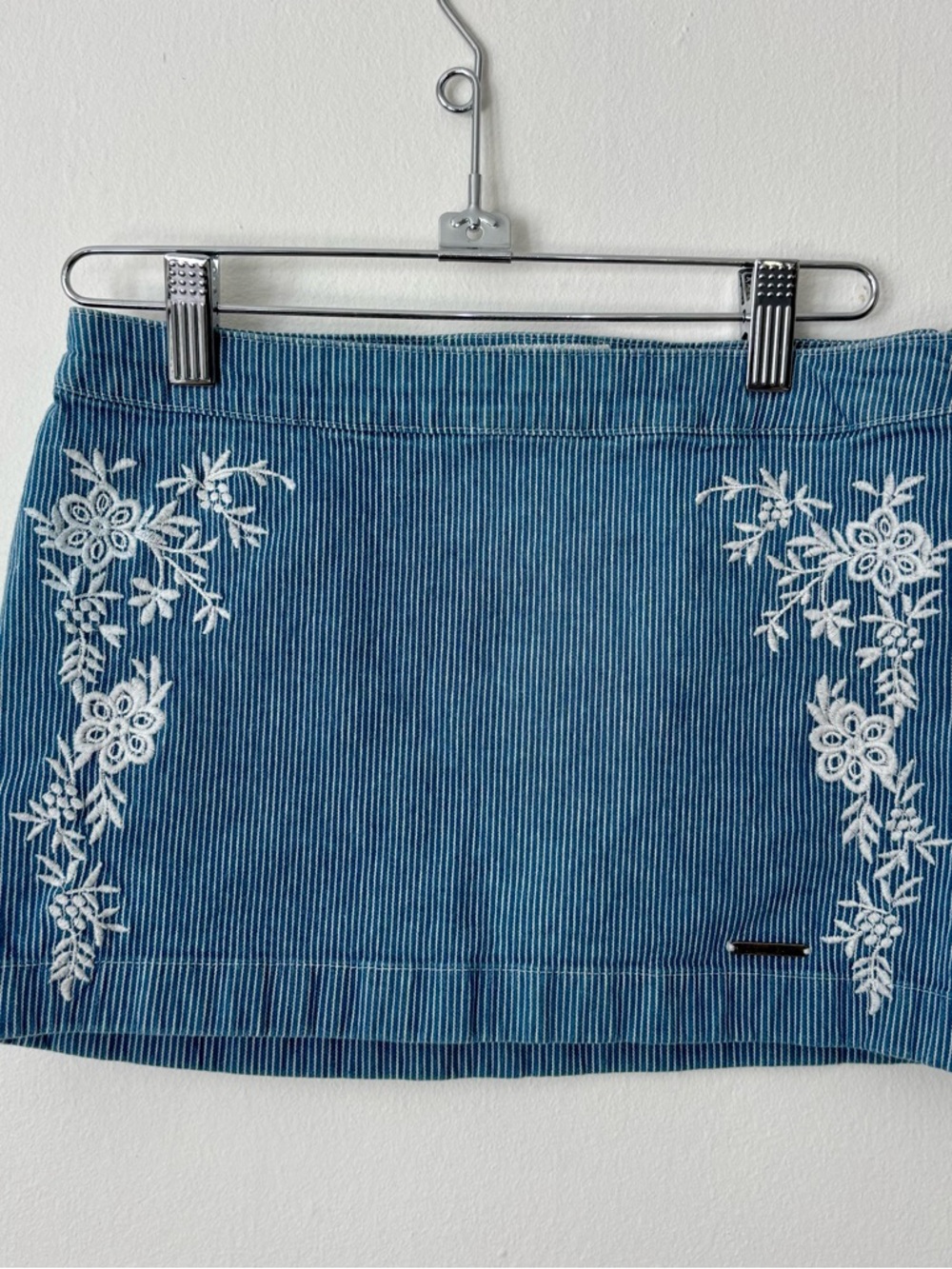 Abercrombie & Fitch Y2K Mini Skirt with Embroidered Flowers